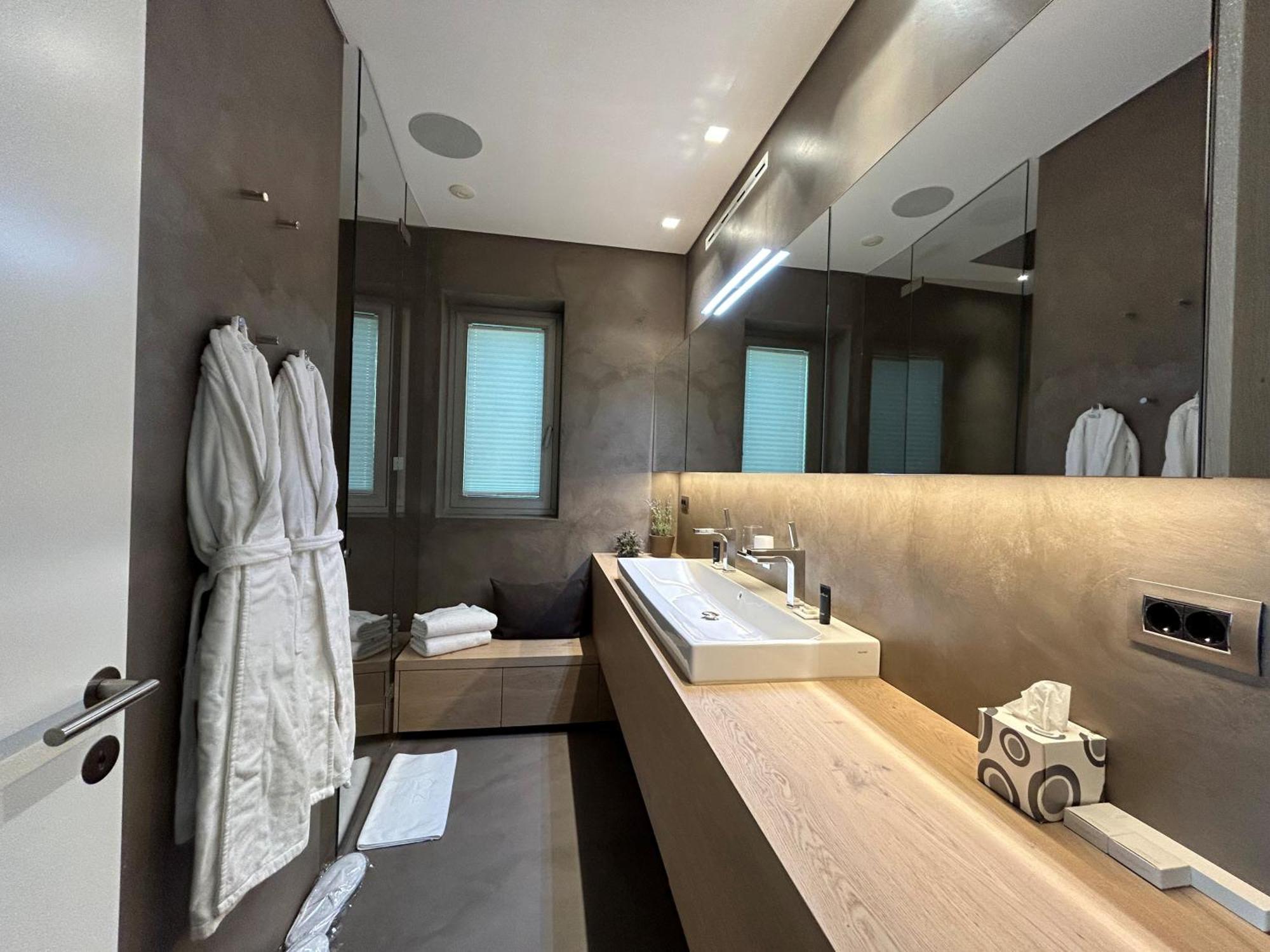Eden Reserve Hotel Гардоне Ривера Екстериор снимка